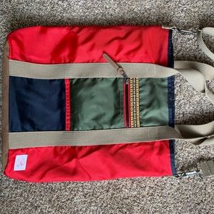 Spurling Lakes bag with drawstring closure